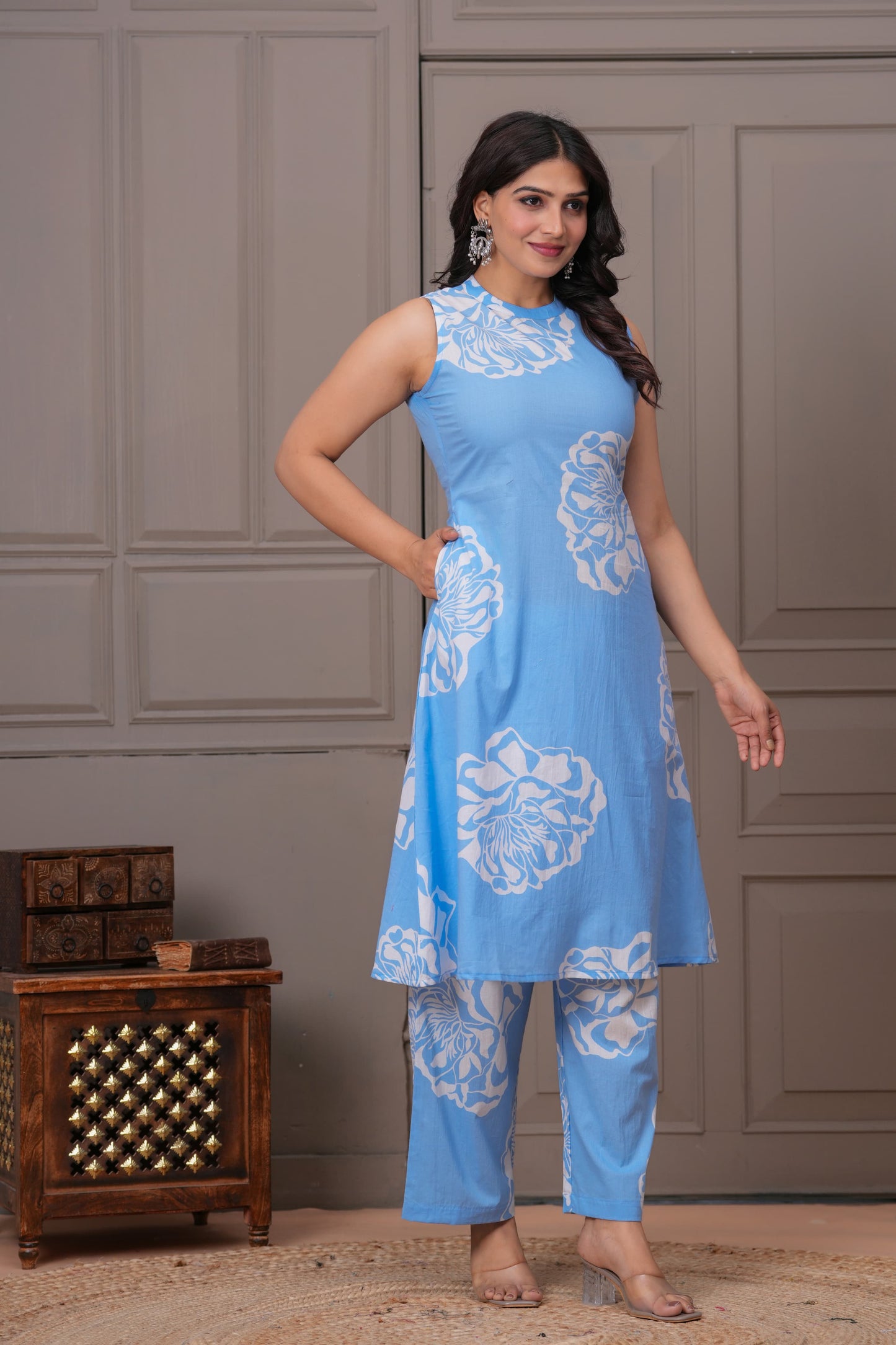Women's Printed Pure Cotton Sleeveless Kurta and Pant Set