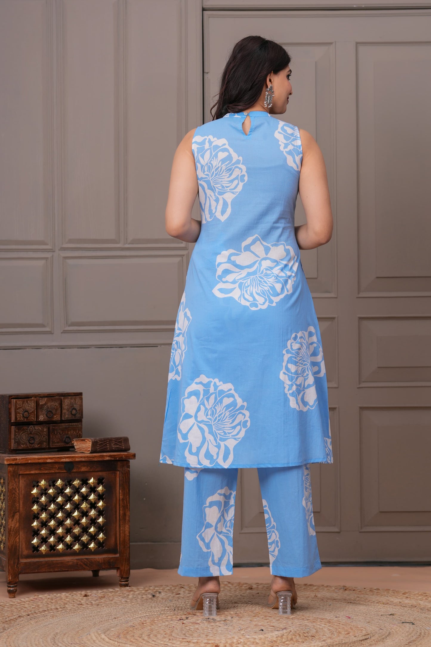 Women's Printed Pure Cotton Sleeveless Kurta and Pant Set