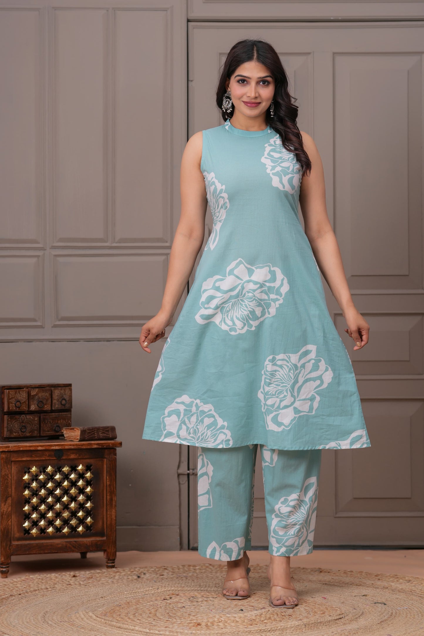 Women's Printed Pure Cotton Sleeveless Kurta and Pant Set