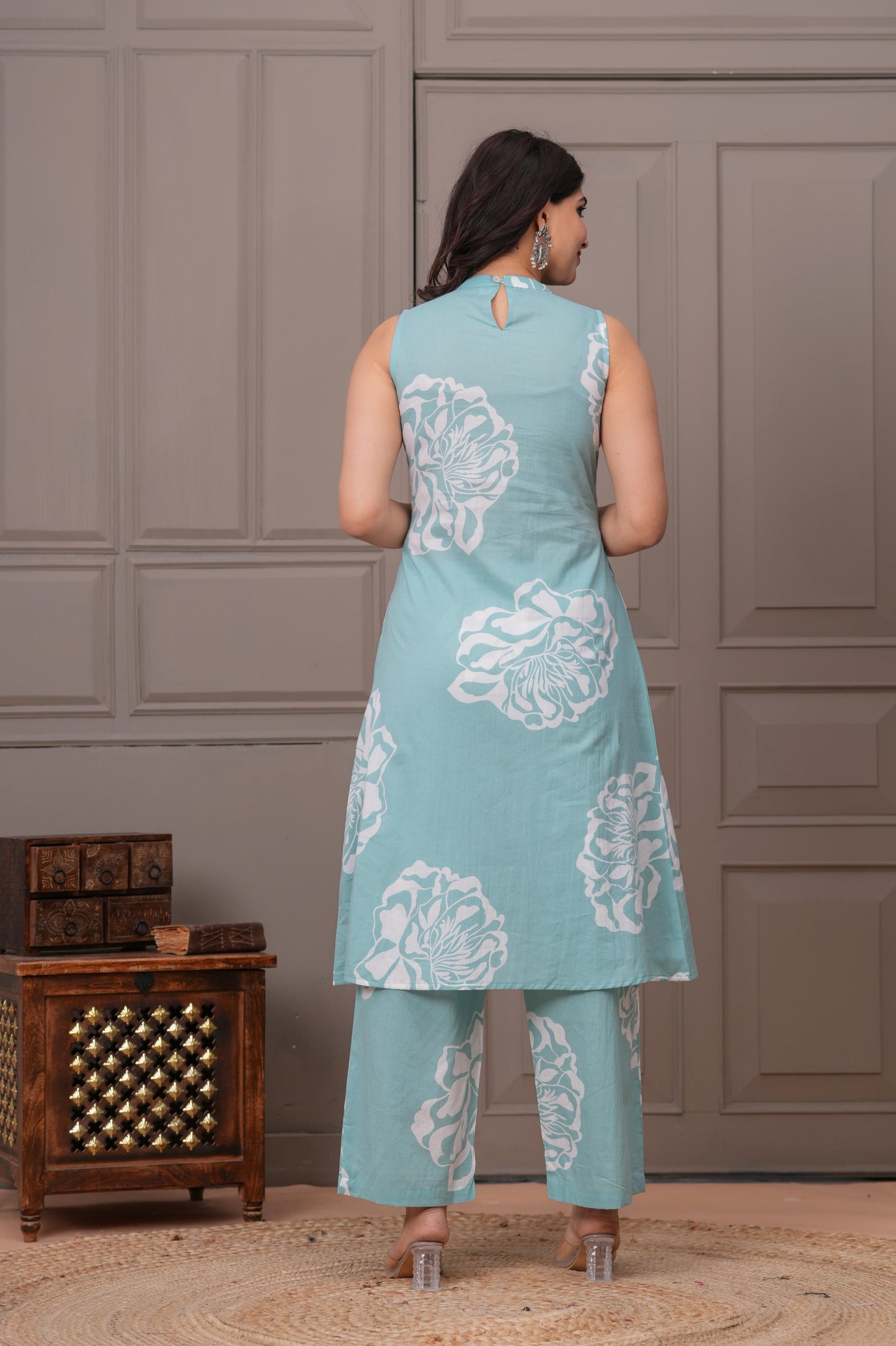 Women's Printed Pure Cotton Sleeveless Kurta and Pant Set