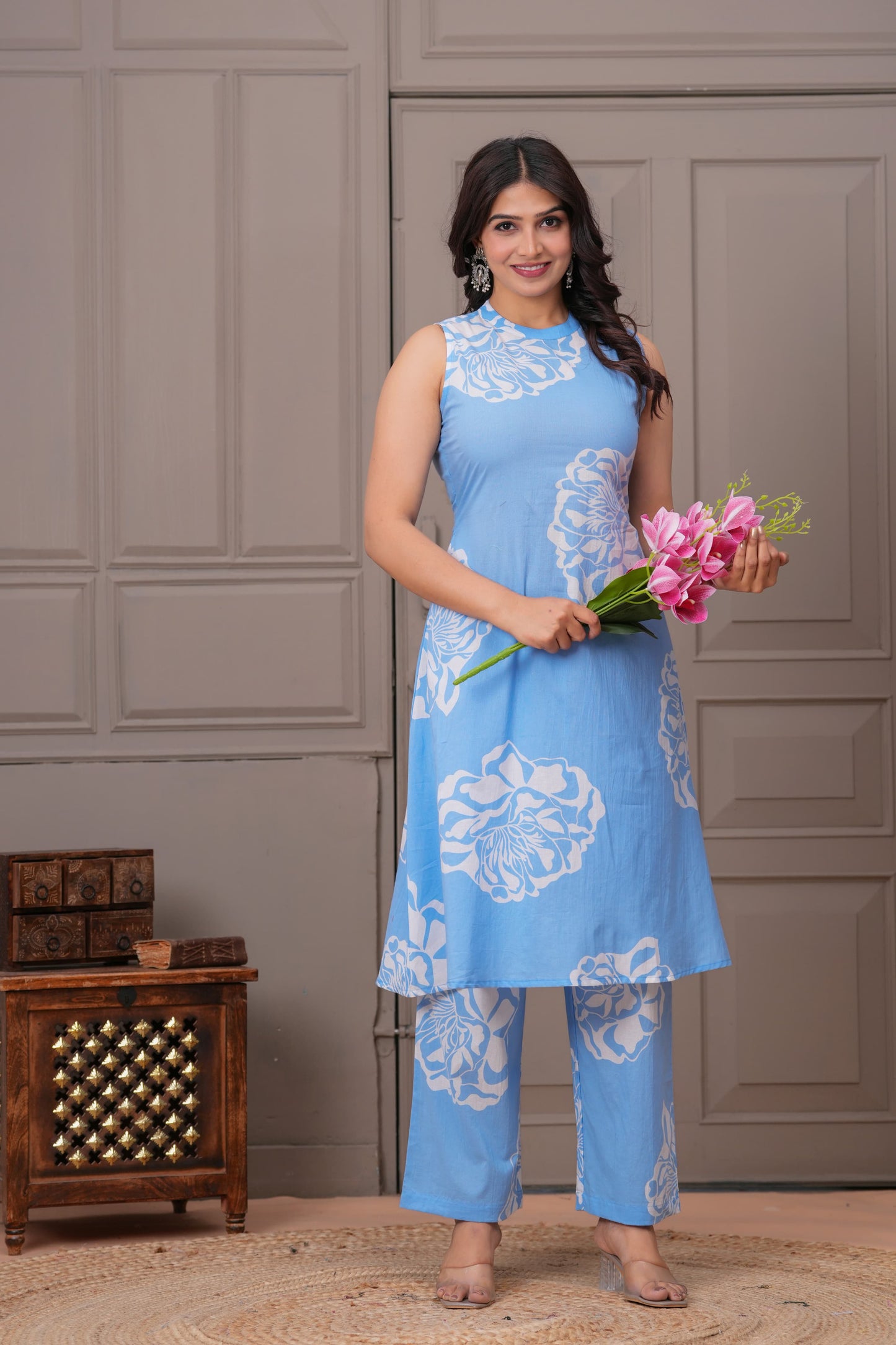 Women's Printed Pure Cotton Sleeveless Kurta and Pant Set