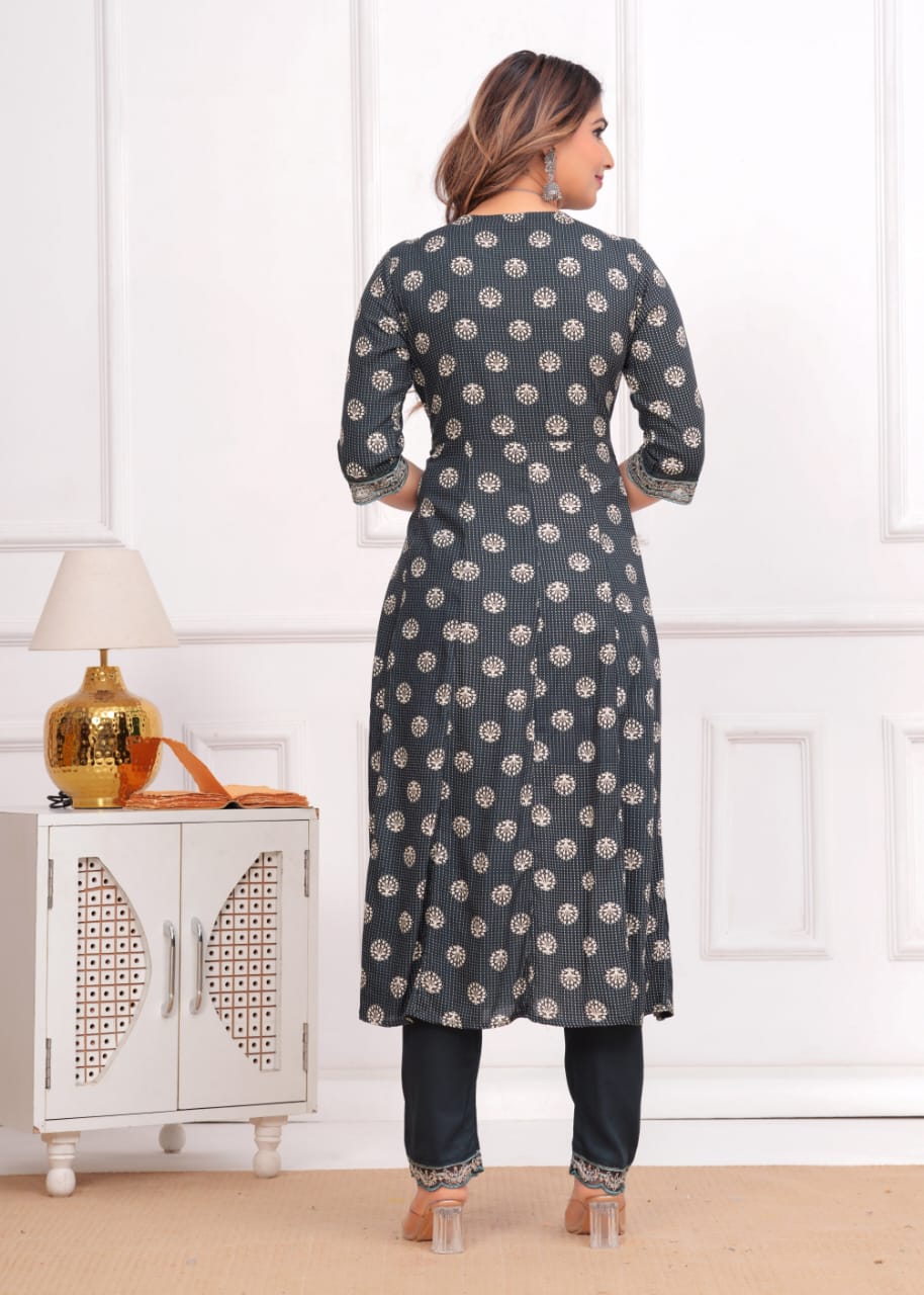 Women's Printed Kurta Pant Dupatta Set – Embroidered