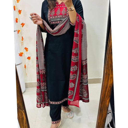 black and maroon kurta pant Dupatta set.